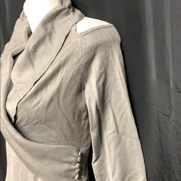 A beautiful gray open shoulders sweater! Gorgeous - Picture 2 of 7